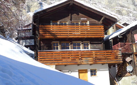 Gädi: Gebäude, Schnee, Holz, Fenster, Steigung, Haus, Berg, Gebirge, Freizeit, Geologisches Phänomen