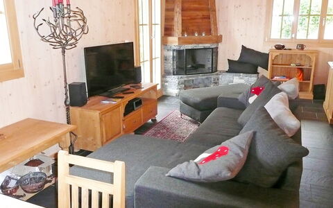 Chalet la Poya: Zimmer, Wohnzimmer, Möbel, Eigentum, Interior Design, Haus, Gebäude, Wand, Zuhause, Bett