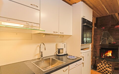 Varilan Lomamajat Nr1: Küche, Küchengerät, Holz, Major Appliance, Countertop, Flooring, Interior Design, Fussboden, Decke, Möbel