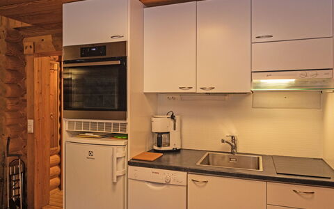 Varilan Lomamajat Nr2: Küche, Küchengerät, Major Appliance, Countertop, Holz, Flooring, Cabinetry, Interior Design, Haushaltsgerät, Fussboden