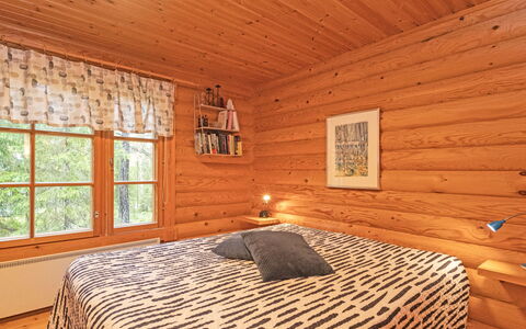 Varilan Lomamajat Nr2: Interior Design, Flooring, Holz, Fussboden, Möbel, Decke, Schlafzimmer, Bett, Zimmer, Braun