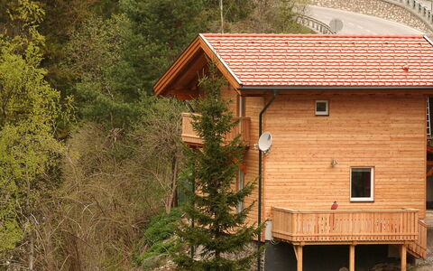 Am Arlberg: Haus, Dach, Baum, Schuppen, Gebäude, Zuhause, Hütte, Ländliches Gebiet, Abstellgleis, Die Architektur