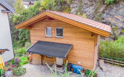 Am Arlberg: Pflanze, Gebäude, Eigentum, Fenster, Holz, Baum, Haus, Grundstueck, Vegetation, Tabelle