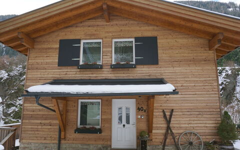 Am Arlberg: Gebäude, Eigentum, Fenster, Fahrrad, Schnee, Rad, Haus, Baum, Tür