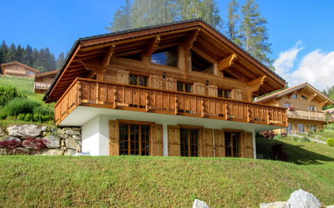 Helene: Himmel, Pflanze, Gebäude, Eigentum, Fenster, Baum, Holz, Haus, Grundstueck, Natürliche Landschaft