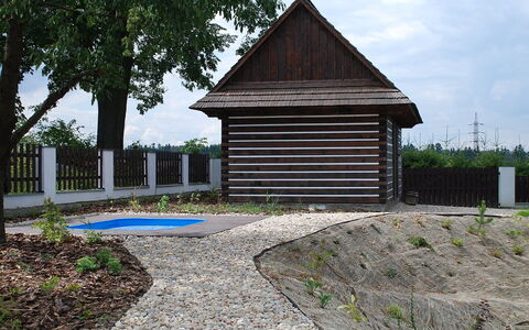 Holetín: Eigentum, Haus, Die Architektur, Schuppen, Gebäude, Öffentlicher Raum, Dach, Baum, Zuhause, Grundstueck