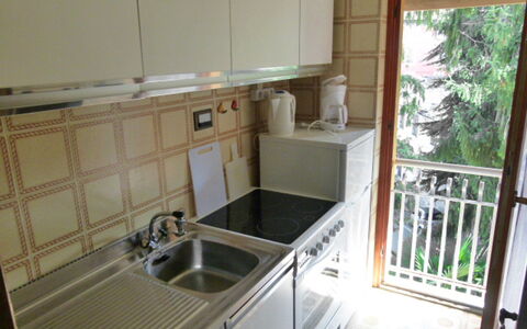 Porto Valtravaglia 200: Eigentum, Zimmer, Sinken, Countertop, Küche, Haus, Cabinetry, Gebäude, Möbel, Fussboden