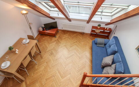 O21: Möbel, Tabelle, Holz, Interior Design, Flooring, Fussboden, Gebäude, Grundeigentum, Hartholz, Stuhl