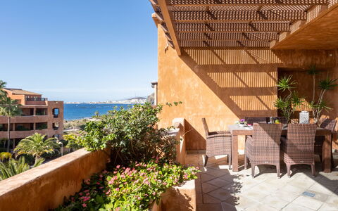 Duplex Bencomo: Pflanze, Gebäude, Himmel, Eigentum, Blume, Holz, Blumentopf, Wand, Wohngebiet, Landschaft