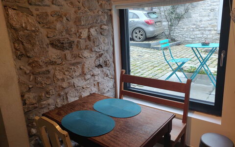 Le Ti' Bauduin: Eigentum, Rad, Möbel, Pflanze, Fenster, Tabelle, Holz, Auto, Interior Design
