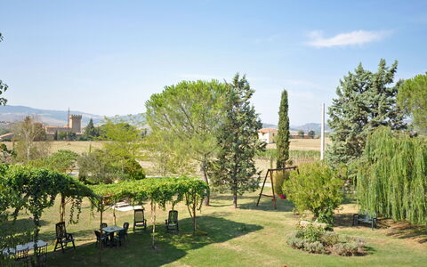 Villa Cassia: Eigentum, Baum, Garten, Die Architektur, Botanik, Gras, Gebäude, Haus, Botanischer Garten, Frühling