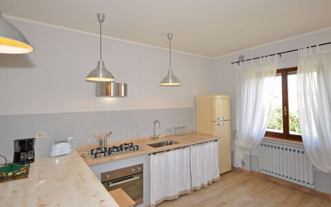 Villa Cassia: Eigentum, Zimmer, Möbel, Gebäude, Fussboden, Interior Design, Haus, Küche, Grundeigentum, Decke