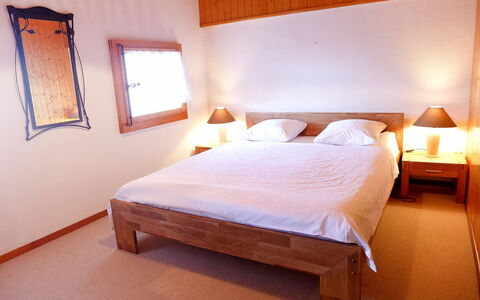 Villars 996: Schlafzimmer, Bett, Möbel, Zimmer, Eigentum, Bettrahmen, Bettdecke, Matratze, Bedding, Interior Design