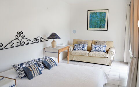 Rosemarie: Zimmer, Schlafzimmer, Möbel, Eigentum, Interior Design, Bett, Wand, Grundeigentum, Haus, Tabelle