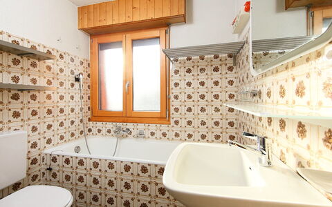 Atlantic 112: Badezimmer, Eigentum, Zimmer, Interior Design, Badewanne, Wand, Gebäude, Fliese, Grundeigentum, Die Architektur