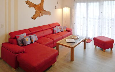 Ramabrice 400.4: Couch, Möbel, Eigentum, Tabelle, Komfort, Gebäude, Holz, Wohnzimmer, Textil, Interior Design