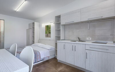Nika 109.11: Zimmer, Eigentum, Weiss, Möbel, Fussboden, Interior Design, Gebäude, Haus, Die Architektur, Grundeigentum