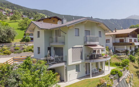 Muehlbach: Himmel, Gebäude, Pflanze, Eigentum, Fenster, Haus, Grundstueck, Baum, Urban Design, Berg