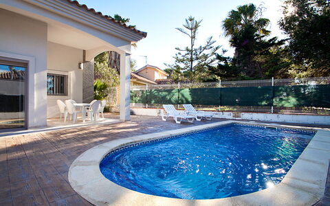 Gaviota 8: Schwimmbad, Eigentum, Zuhause, Wohngebiet, Haus, Grundeigentum, Gebäude, Himmel, Hinterhof, Die Architektur