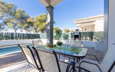 Gaviota 16: Tabelle, Himmel, Möbel, Daytime, Eigentum, Wasser, Stuhl, Azurblau, Schatten, Gartenmöbel