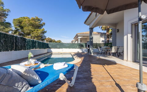 Gaviota 16: Eigentum, Himmel, Gebäude, Azurblau, Schatten, Baum, Freizeit, Holz, Gartenmöbel, Grundeigentum