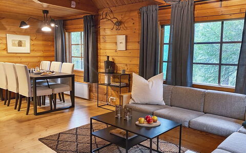 Uolevintie 39B: Holz, Möbel, Flooring, Interior Design, Fussboden, Decke, Holzboden, Zuhause, Wohnzimmer, Holzbeize