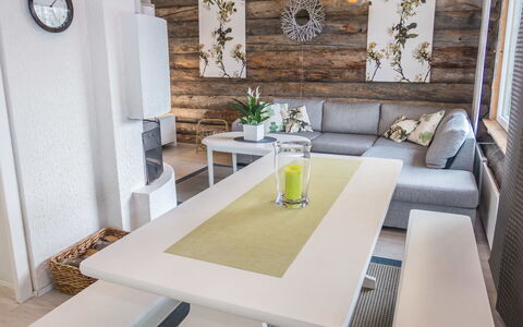 Revonaapa B13: Möbel, Interior Design, Holz, Flooring, Fussboden, Tabelle, Couch, Zimmer, Wohnzimmer, Zuhause