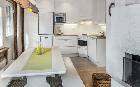 Revonaapa B13: Möbel, Interior Design, Flooring, Küche, Fussboden, Decke, Holz, Countertop, Light Fixture, Zimmer