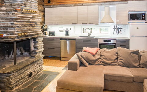 Seitsemän Savua 6: Möbel, Interior Design, Flooring, Holz, Decke, Couch, Fussboden, Wohnzimmer, Zuhause, Zimmer