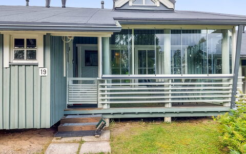 Kelokivakka D19: Zuhause, Tür, Veranda, Hütte, Abstellgleis, Schiebefenster, Schatten, Deck, Gartenbauten, Garten