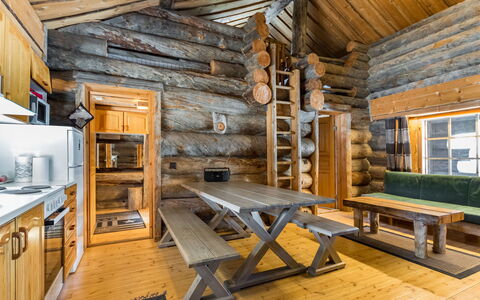 Seitsemän Savua 3: Holz, Hütte, Holzbeize, Hartholz, Blockhaus, Planke, Decke, Natürliches Material, Holz, Gartenbauten