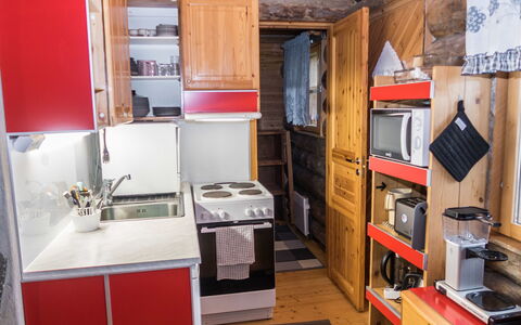 Saukkokumpu 3: Holz, Küche, Major Appliance, Flooring, Möbel, Fussboden, Zimmer, Cabinetry, Küchengerät, Holzbeize