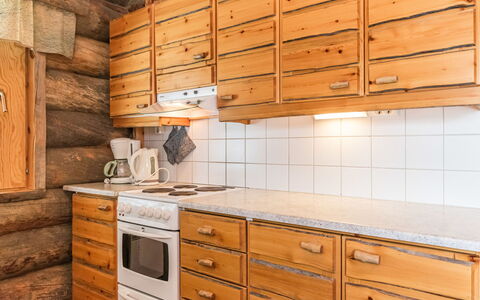 Kelokieppi: Holz, Cabinetry, Schublade, Holzbeize, Decke, Hartholz, Küche, Countertop, Natürliches Material, Kommode