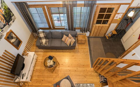 Kelokivakka E23: Flooring, Holz, Fussboden, Interior Design, Möbel, Couch, Wohnzimmer, Holzboden, Wohnung, Decke