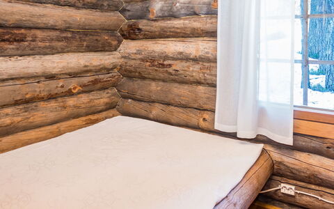 Retkietappi Honkapirtti: Holz, Linens, Braun, Fussboden, Schlafzimmer, Hartholz, Holzbeize, Bedding, Planke, Bettdecke