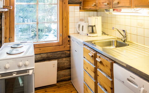 Retkietappi Honkapirtti: Holz, Küche, Zuhause, Countertop, Major Appliance, Hütte, Holzbeize, Sinken, Küchengerät, Blockhaus
