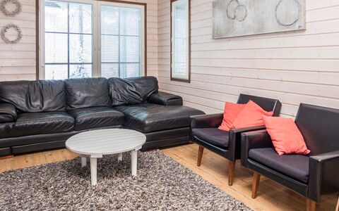 Saukkotupa: Möbel, Flooring, Interior Design, Fussboden, Holz, Couch, Holzboden, Wohnzimmer, Zuhause