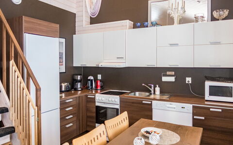 Saukkotupa: Möbel, Interior Design, Flooring, Holz, Cabinetry, Küchengerät, Fussboden, Küche, Countertop, Major Appliance