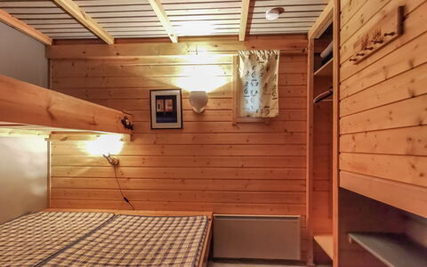 Salakolo 2: Holz, Interior Design, Fussboden, Decke, Möbel, Flooring, Bett, Schlafzimmer, Zimmer, Beleuchtung