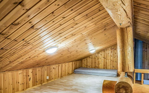 Kieppi B: Holz, Decke, Flooring, Fussboden, Planke, Hartholz, Holzboden, Holzbeize, Dachboden, Blockhaus