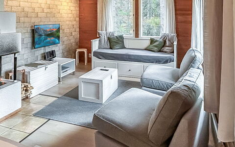 Rintelä 3A: Möbel, Interior Design, Couch, Flooring, Wohnzimmer, Holz, Zimmer, Fussboden, Fernsehen, Tabelle
