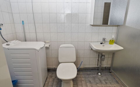Rintelä 3A: Toilleten Sitz, Badezimmer, Armatur, Toilette, Sinken, Bad Sink, Flooring, Fussboden, Installation, Zapfhahn