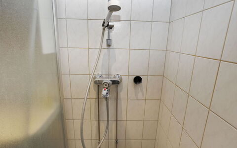 Rintelä 3A: Armatur, Duschkopf, Badezimmer, Dusche, Installation, Brausenstange, Duschpaneel, Fliese