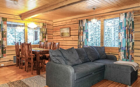 Ylikyrön Mökki: Holz, Möbel, Interior Design, Decke, Flooring, Fussboden, Zimmer, Holzboden, Couch, Wohnzimmer