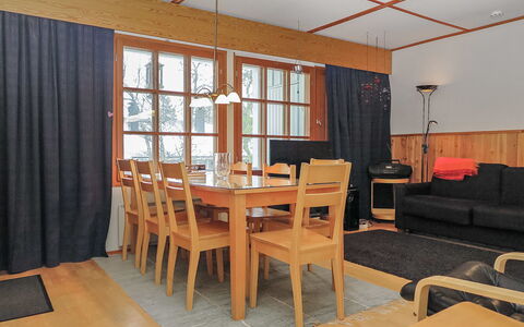 Saariselän Väärtin Kammi 1: Möbel, Interior Design, Holz, Flooring, Decke, Fussboden, Light Fixture, Tabelle, Beleuchtung, Zimmer
