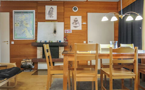 Saariselän Väärtin Kammi 1: Möbel, Interior Design, Flooring, Fussboden, Wand, Stuhl, Holz, Tabelle, Decke, Zimmer