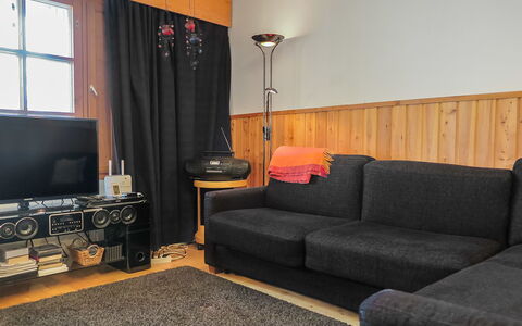 Saariselän Väärtin Kammi 1: Möbel, Interior Design, Holz, Elektronisches Gerät, Flooring, Wohnzimmer, Fussboden, Beleuchtung, Zimmer, Tontechnik