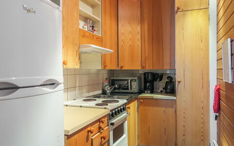 Saariselän Väärtin Kammi 1: Küchengerät, Küche, Major Appliance, Countertop, Cabinetry, Holz, Flooring, Haushaltsgerät, Interior Design, Möbel
