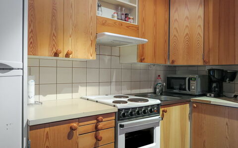 Saariselän Väärtin Kammi 1: Küchengerät, Küche, Countertop, Cabinetry, Major Appliance, Herd, Haushaltsgerät, Herd, Möbel, Holz