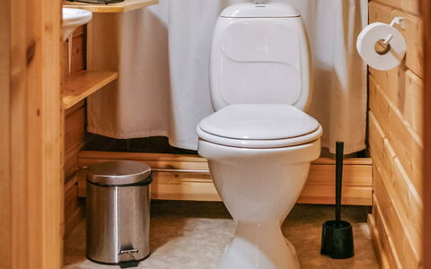 Levinstone: Toilleten Sitz, Toilette, Armatur, Hartholz, Badezimmer, Installation, Holzboden, Sperrholz
